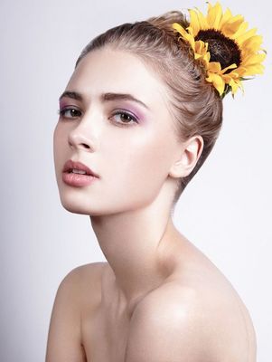 花色与化妆造型的艺术融合