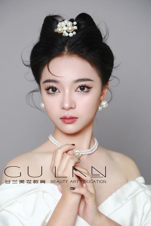 高颅顶公主蝴蝶结造型 打造梦幻甜美的童话公主